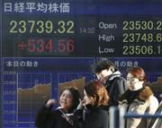 ９日の東京株式市場は、日経平均株価の上げ幅が５００円を超えた＝東京・八重洲