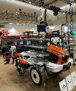 自動運転機能を持つクボタの田植え機＝１５日午後、京都市伏見区の京都パルスプラザ