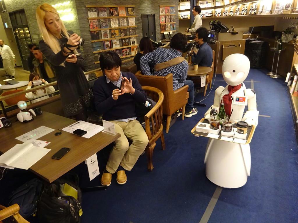分身ロボット オリヒメ 渋谷のカフェｗｉｒｅｄで接客 Sankeibiz サンケイビズ 自分を磨く経済情報サイト