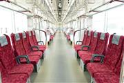 ロングシート（画像提供・東武鉄道株式会社）