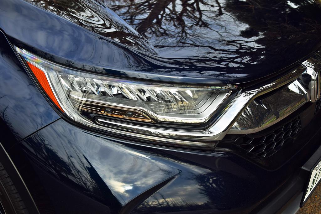 LEDヘッドライトとポジションランプ