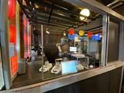 ＱＢＩＴロボティクスと養老乃瀧が共同で実証実験を行っている「ロボット酒場」＝東京都豊島区