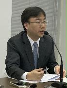 記者会見する任天堂の古川俊太郎社長＝３０日午後、大阪市