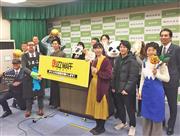 ＳＮＳ発信プロジェクト「ＢＵＺＺ　ＭＡＦＦ（ばずまふ）」に参加する若手職員ら＝７日、東京都千代田区