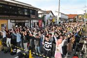 地震で被災した倉吉市の応援のために集まったファンたち（鳥取県倉吉市提供）