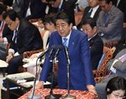 衆院予算委員会で答弁を行う安倍晋三首相＝４日午前、国会・衆院第１委員室（春名中撮影）