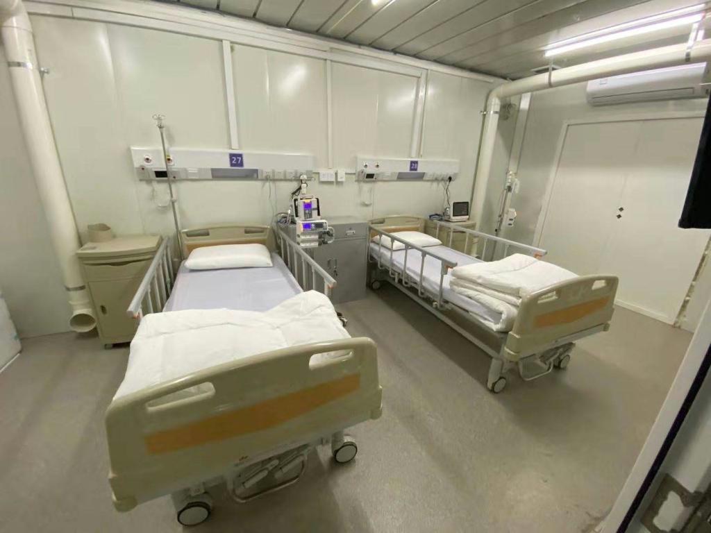 火神山病院の病室。院内には陰圧室や集中治療室（ＩＣＵ）など各種施設、設備が導入されている（中国新聞社）