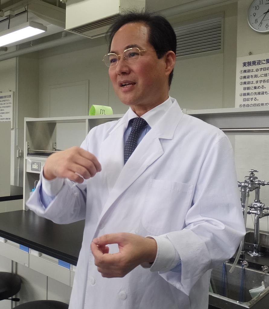 ピーナツの健康効果を語る慶応大医学部の井上浩義教授＝横浜市の慶応大日吉キャンパス