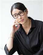 「日頃から『あ、これ書こうかな』と思うネタがあったら携帯にメモしてます」と語る水野美紀さん（佐藤徳昭撮影）