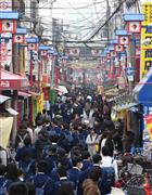 大阪・生野コリアタウンの「第３次韓流ブーム」は、若者が牽引している＝大阪市生野区（安元雄太撮影）
