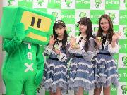 電子申告による確定申告を体験した＝LOVEの左から山本杏奈、大谷映美里、諸橋沙夏＝東京・千代田区