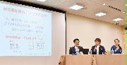 】パネルディスカッションをする（左から）NPO法人男性不妊ドクターズの辻村晃副理事長、よゐこの濱口優さん、トイアンナさん＝１８日午後、東京都千代田区（三尾郁恵撮影）