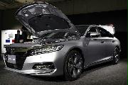 ホンダが７年ぶりに発表した新型「アコード（ＡＣＣＯＲＤ）」。＝２０日午前、東京都港区（松井英幸撮影）