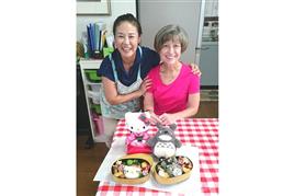 エアキッチンでホストを務める楠川美江さん。キャラクター弁当で人気を集めている