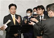 閣議後の記者会見で質問に答える加藤厚労相＝６日午前、国会