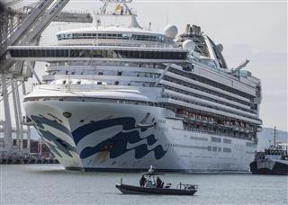 新型肺炎の感染者乗せた米クルーズ船、日本を教訓に早期下船