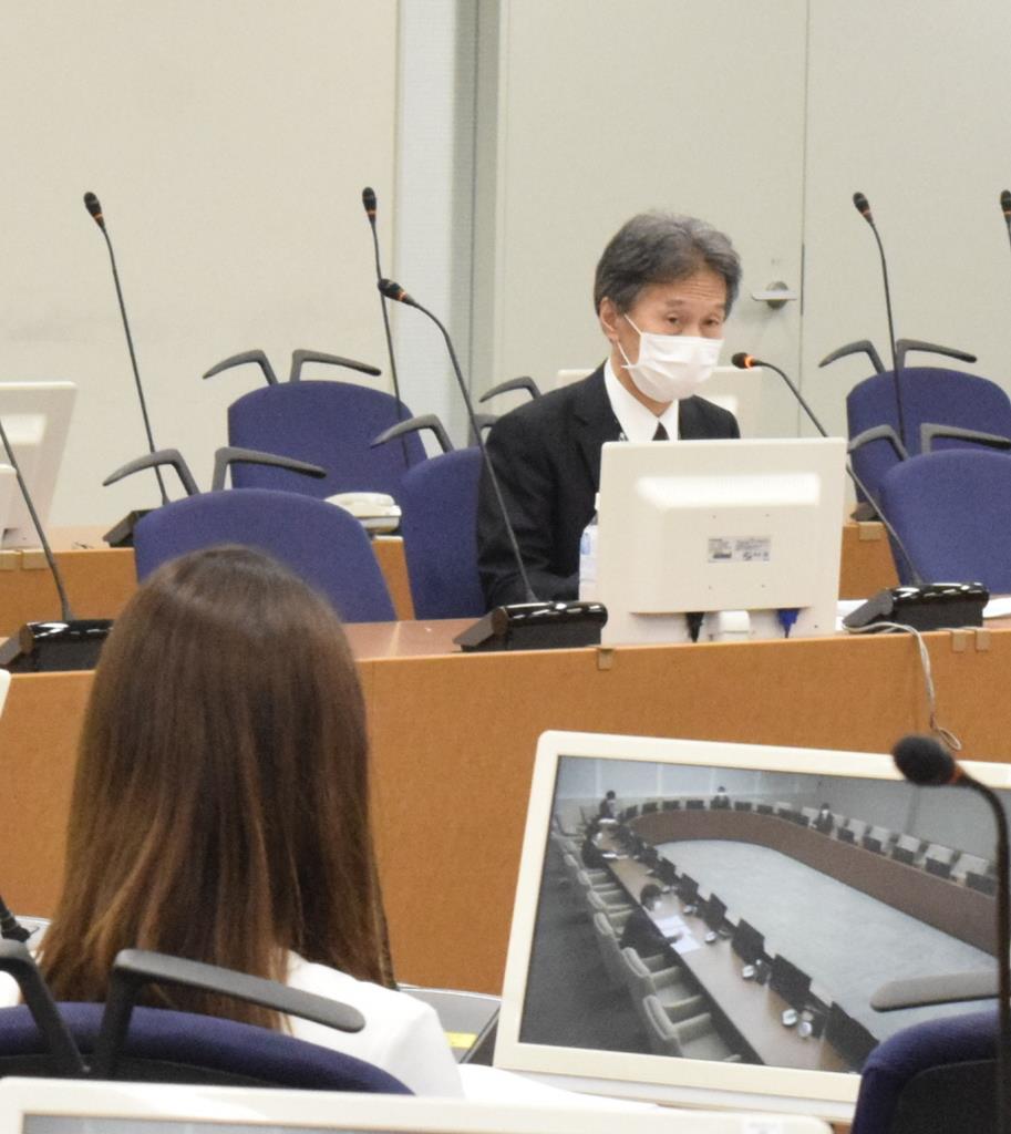 若手社員と意見交換する関西電力の稲田浩二副社長（右）＝１０日午後、大阪市北区の関電本店