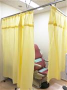 医療機関から注文が相次ぐ使い捨てカーテン（リリー提供）