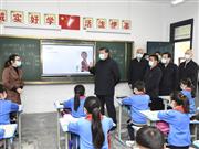 中国の習近平国家主席＝２１日、陝西省 （AP）