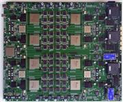 チームが開発したＬＳＩ（集積回路）を８つ搭載する「ＭＤＧＲＡＰＥ－４Ａ」の基板