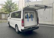 　国内で初めて導入された、ＰＣＲ検査が車内でできるワンボックスカー（千葉県鎌ケ谷市提供）