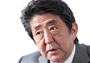 産経新聞の取材に応じる安倍晋三首相＝７日午後、首相官邸（春名中撮影）