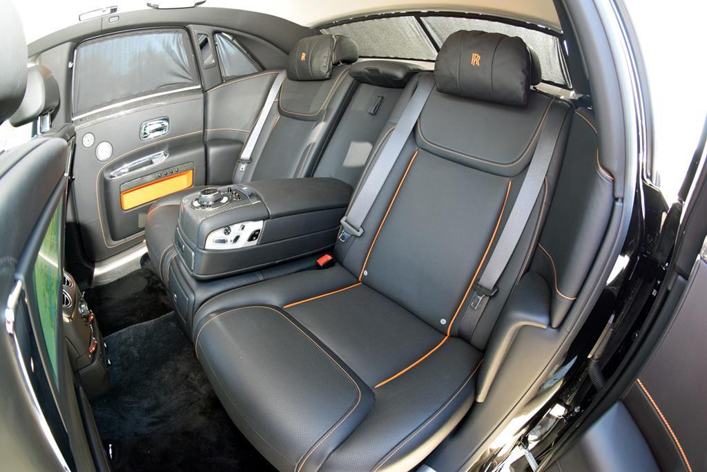 後席は３名まで乗車可能だが、ショーファードリブンならやはり1人で贅沢に乗りたいところ