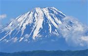 山梨県南アルプス市から望む富士山＝１１日（渡辺浩撮影）