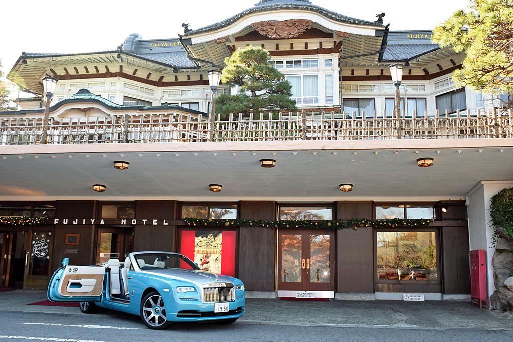 箱根の富士屋ホテルとロールス・ロイス「ドーン」