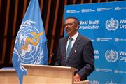世界保健機関（ＷＨＯ）総会で演説するテドロス事務局長＝１８日、ジュネーブ（ロイター）