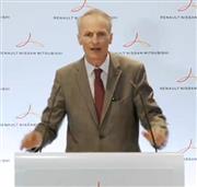 オンラインで記者会見を行うルノーのスナール会長（日産自動車のユーチューブチャンネルから）