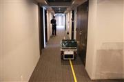 別府市の宿泊施設で行われた無人配送ロボットの実証実験（大分県提供）