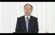 インターネットを通じて決算説明会を行うソフトバンクグループの孫正義会長兼社長＝５月１８日午後