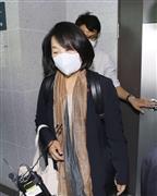 １日、国会議員会館の自室を出る尹美香氏＝ソウル（聯合＝共同）