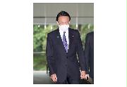 麻生太郎副総理兼財務相＝首相官邸（春名中撮影）