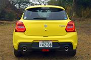 スズキのスイフトスポーツ。フェンダーが張り出したマッチョなデザイン