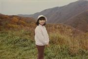 横田滋さんの棺には、めぐみさんのこの写真が掲載された新聞紙面が納められた＝昭和５１年１０月、拉致される前の最後の家族旅行となった新潟・佐渡島で撮影