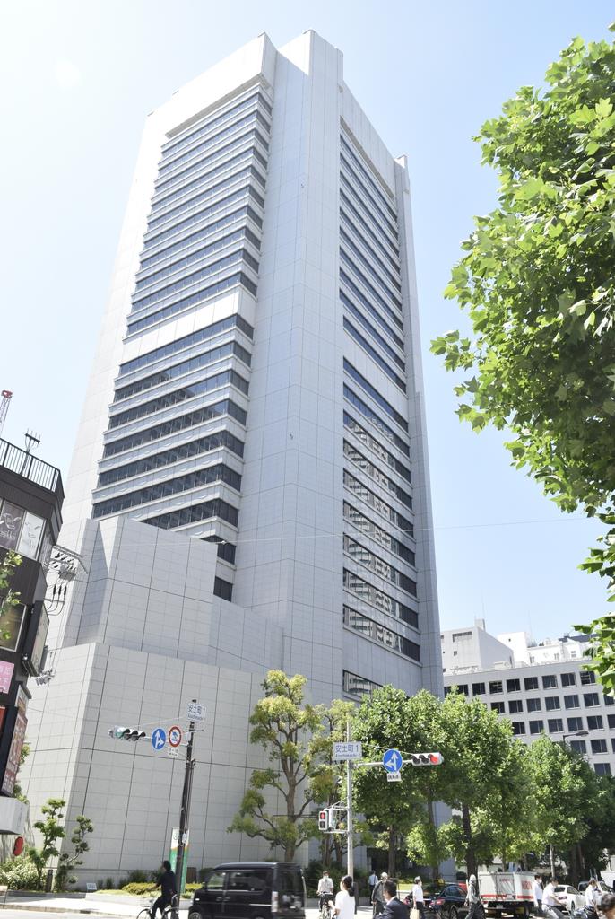 ３１店舗で昼休業の継続を決めた関西みらい銀行の本店＝大阪市中央区