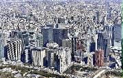東京都千代田区・丸の内のオフィス街のビル群＝本社チャーターヘリから（宮崎瑞穂撮影）