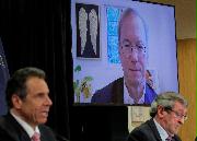 　ビデオ会議に参加にした米ＩＴ大手グーグルで最高経営責任者（ＣＥＯ）、エリック・シュミット氏（画面）＝５月６日、ニューヨーク（ロイター）