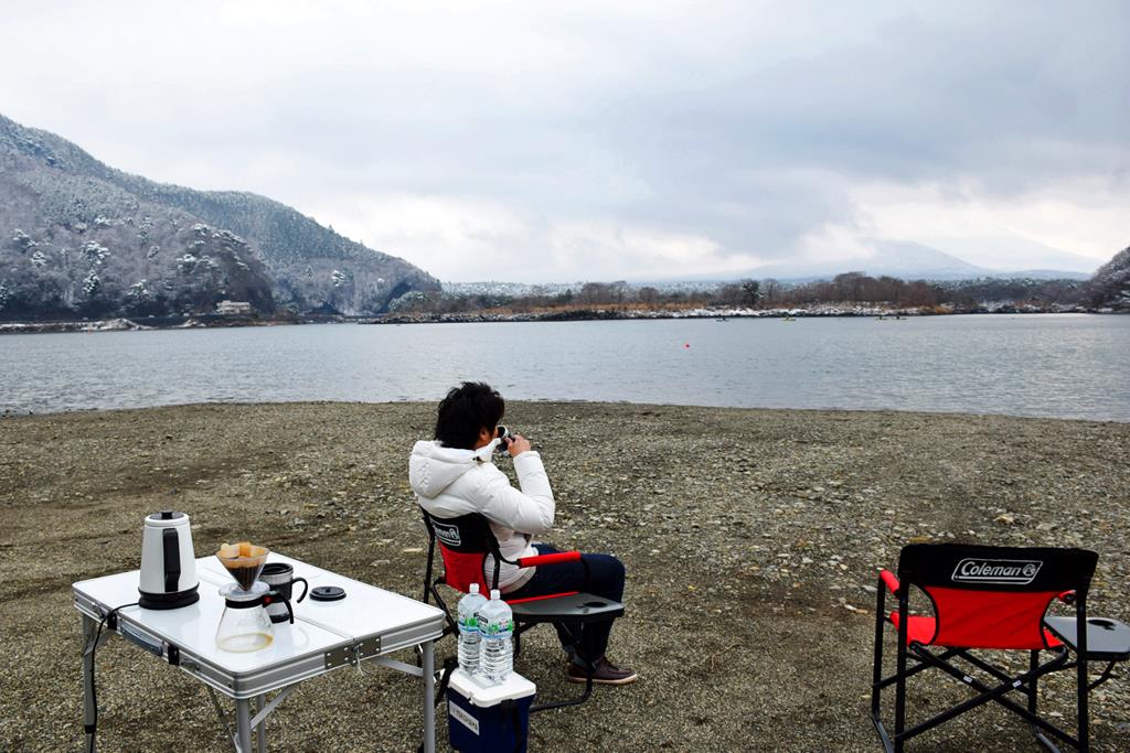 コーヒーを飲んでリラックス。アウトドアはやっぱり気持ちがいい