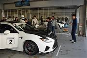 ガレージに並ぶレクサスの「RC F GTコンセプト」