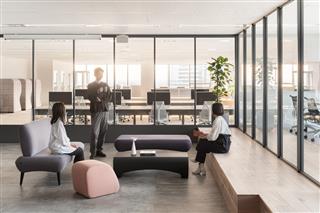 オフィス不要論に異議あり　「会社は第二の実家」という社員発言の重み