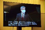 日本航空の株主総会で説明する赤坂祐二社長＝１９日、東京都港区（岡田美月撮影）