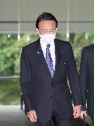 麻生太郎副総理兼財務相＝５月、首相官邸（春名中撮影）