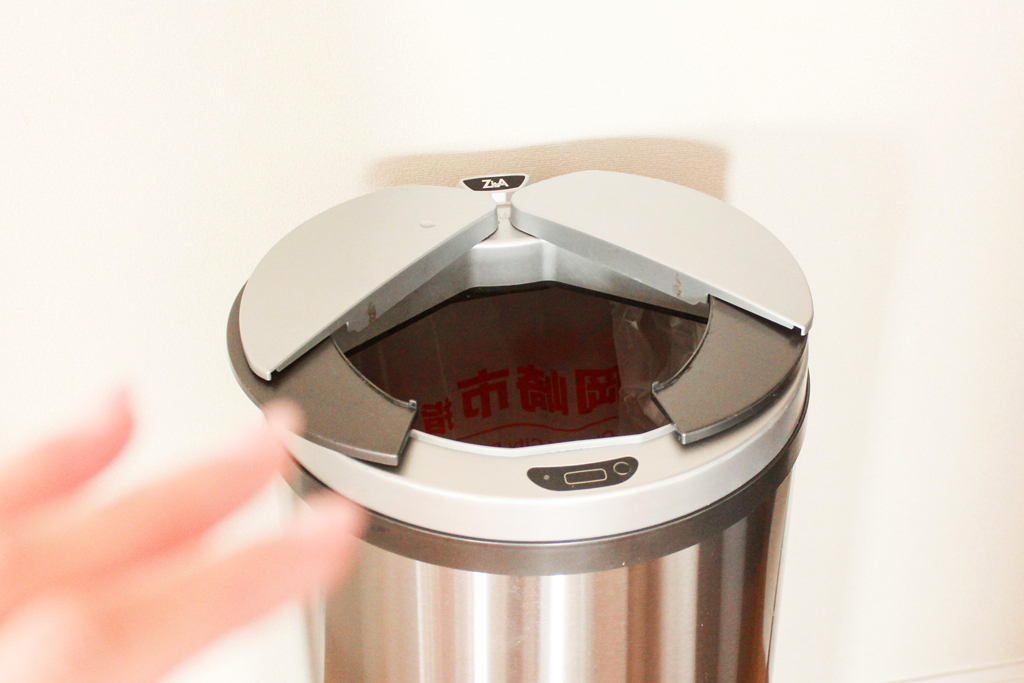 自動開閉ゴミ箱で接触を減らす