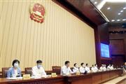 「香港国家安全維持法」を可決した中国の全人代常務委員会会議＝３０日、北京の人民大会堂（新華社＝共同）