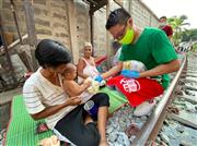 首都バンコクにあっても、線路脇のスラム街で暮らす人はいまだ少なくない（石田兼一氏提供）