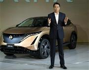 新型ＥＶ「アリア」をオンライン発表会で紹介する日産自動車の内田誠社長＝１５日、横浜市（同社提供）