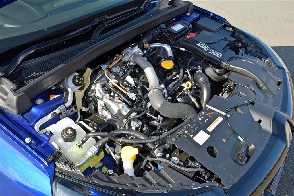 1.6L直列4気筒ターボエンジンを搭載。205馬力を絞り出す